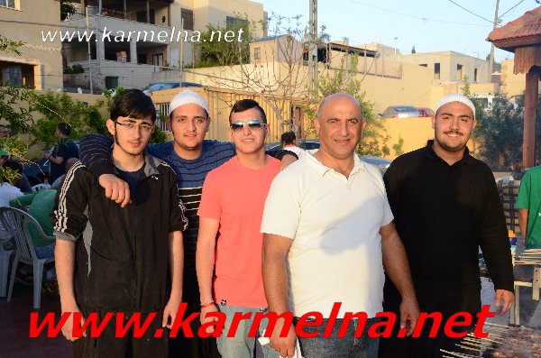 مكابي الدالية تحتفل بالفوز في الديربي .
